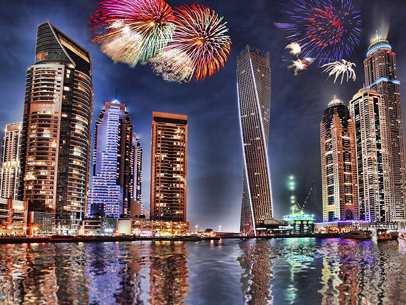 شاهد العروض الاستثنائية التي استقبلت بها الإمارات العام 2020